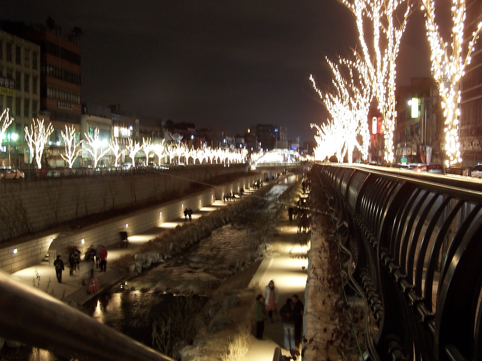 Cheonggyecheon Stream (청계천) 3