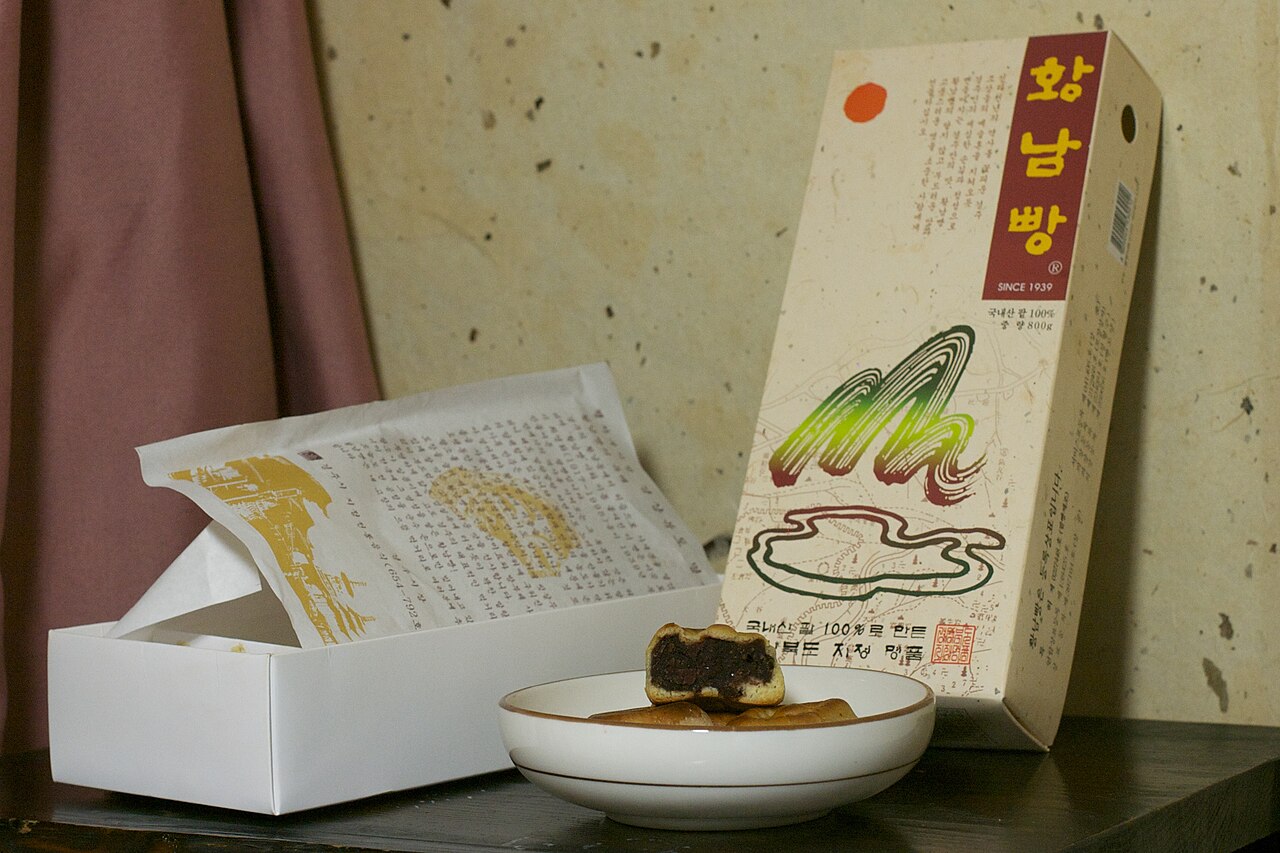 Hwangnam Bread Main Store (황남빵 본점) 2